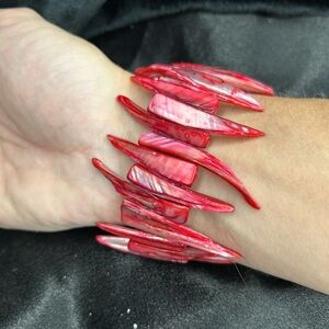 Elegant coral colored Shell Bracelet